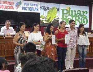 Reconoce la FEU a profesores y estudiantes de la Universidad